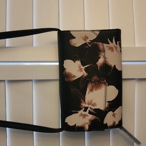 Simply Vera Vera Wang small crossbody purse